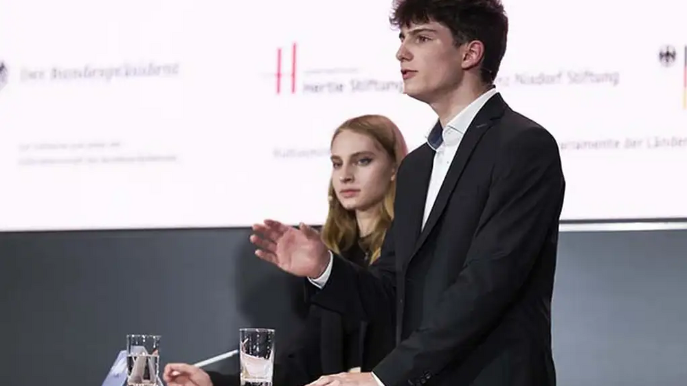 Benjamin Reiser, Bundessieger 2022, während der Debatte ©Jugend debattiert/Hertie-Stiftung Bild Finale Jugend debattiert