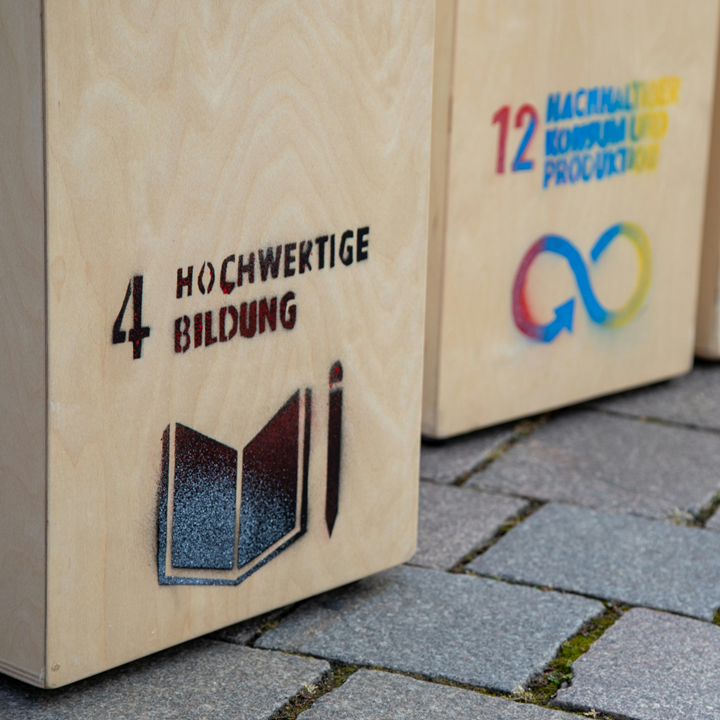 Bildbutton SDG führt zur Bewerbungsseite zum Selbstlernkurs Nachhaltiger, planetenfreundlicher Konsum